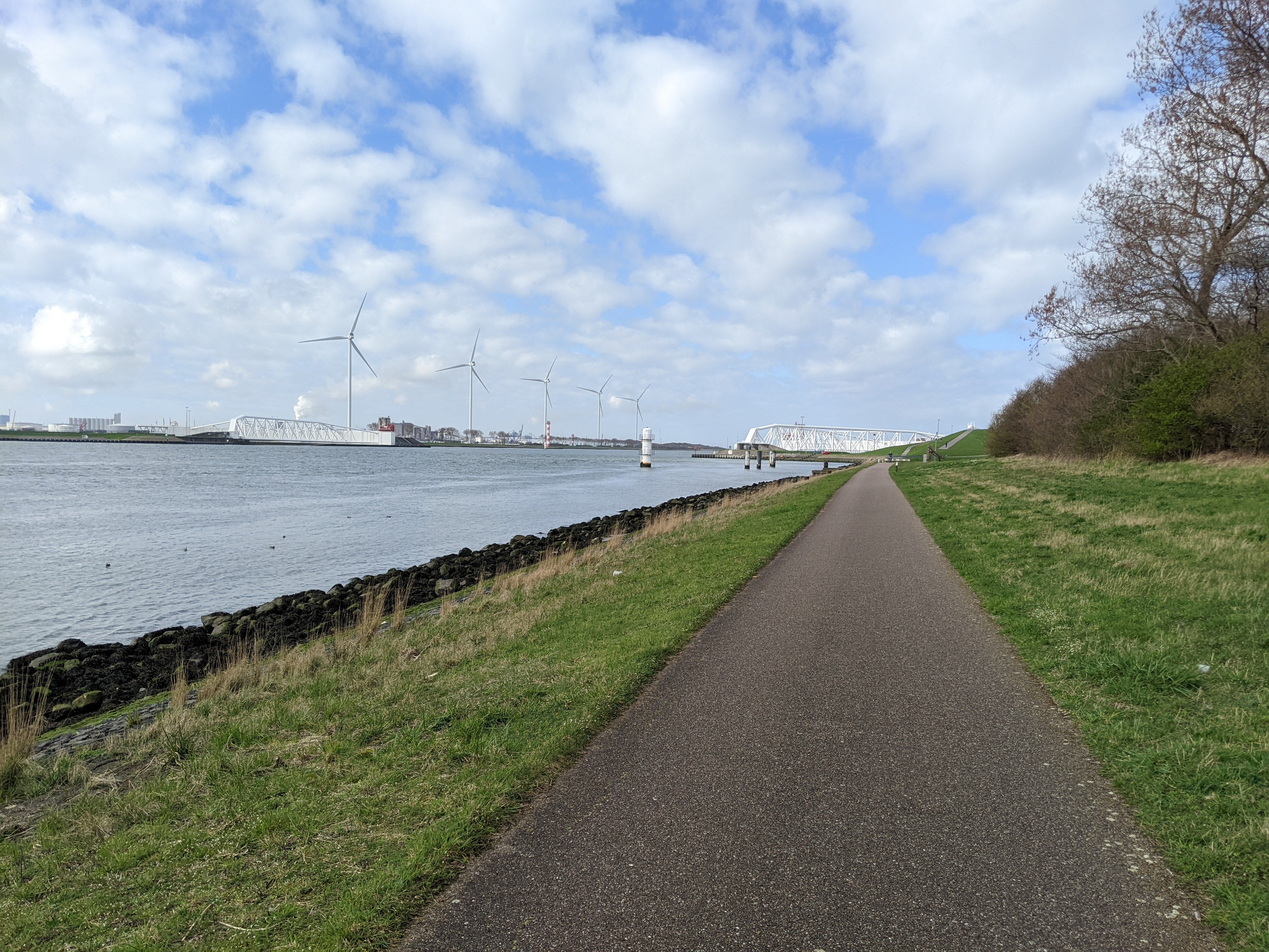 Full view of the Maeslantkering